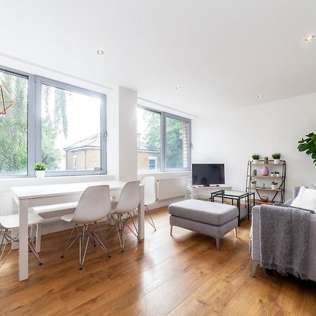 Modern And Bright 2 Bdr Flat In Clapham Common Apartment London Bagian luar foto