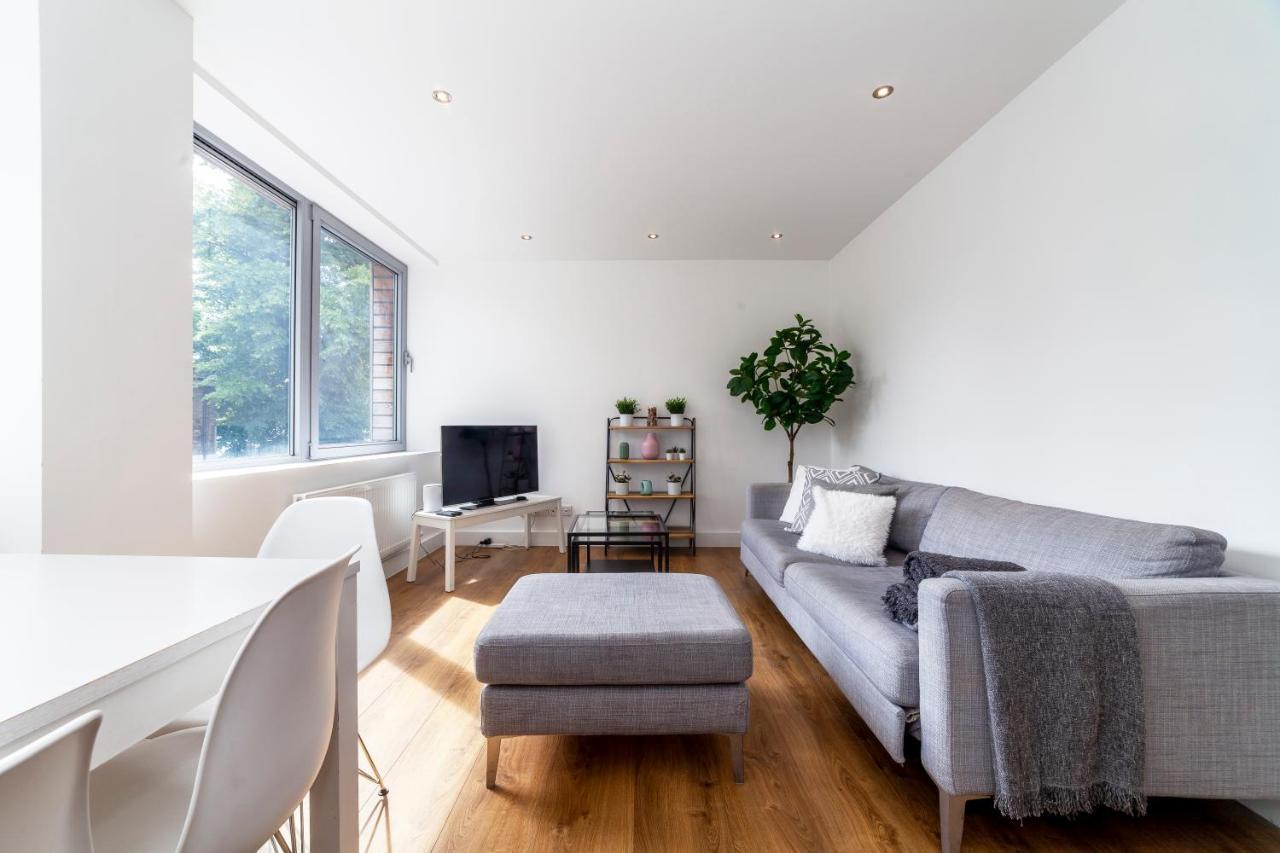 Modern And Bright 2 Bdr Flat In Clapham Common Apartment London Bagian luar foto